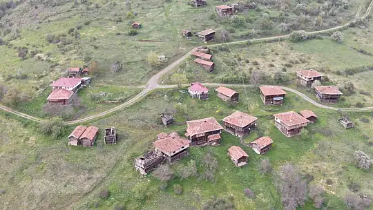 Kastamonu'nun tarihi köy evlerinin mimarisi, doğal güzelliğiyle büyülüyor