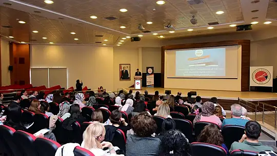 Kastamonu Üniversitesi'nde Dijital Yeterlilik Konferansı ve Çalıştayı yapıldı