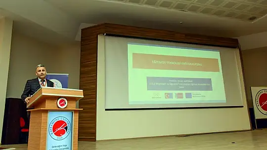 Kastamonu Üniversitesi'nde Dijital Yeterlilik Konferansı ve Çalıştayı yapıldı