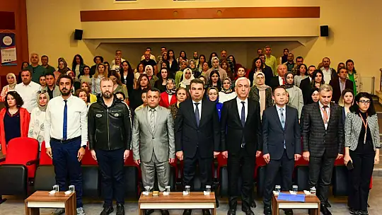Kastamonu Üniversitesi'nde Dijital Yeterlilik Konferansı ve Çalıştayı yapıldı