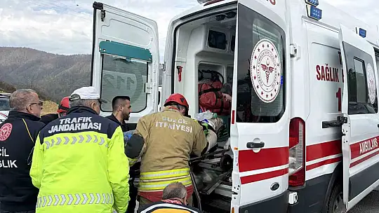 Kavşakta feci kaza: Araçlarda sıkışan sürücüleri itfaiye kurtardı