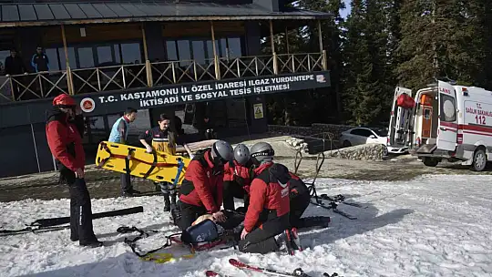 Kayak merkezinde kalp masajının önemine dikkat çeken tatbikat