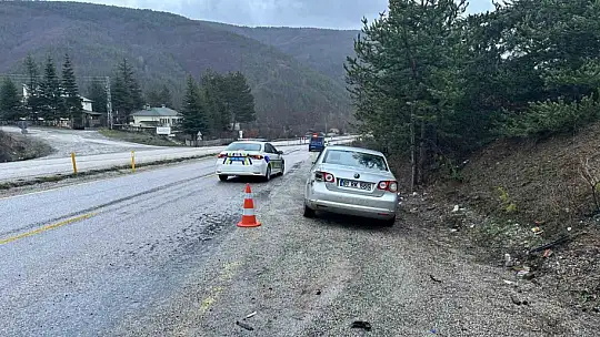 Kayak merkezine gitmek için yola çıkan aile kaza yaptı: 3 yaralı