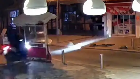 Kayganlaşan yolda otomobil paramparça oldu: 2 yaralı