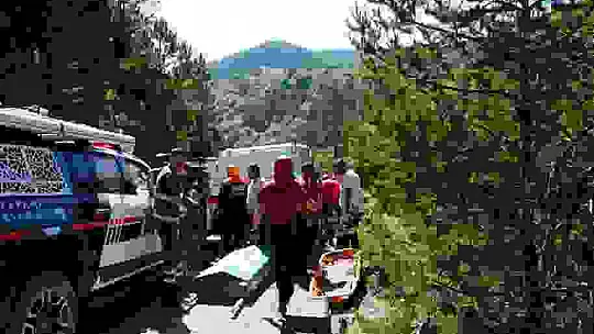 Kayıp iki arkadaş dere yatağına yuvarlanan araçta ölü bulundu