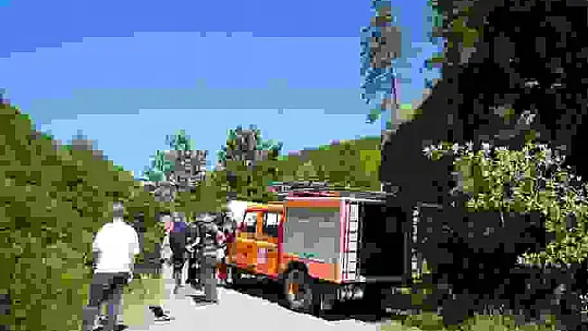 Kayıp iki arkadaş dere yatağına yuvarlanan araçta ölü bulundu