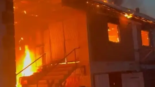 Kaymakam Demirkol yangın yerinde incelemede bulundu