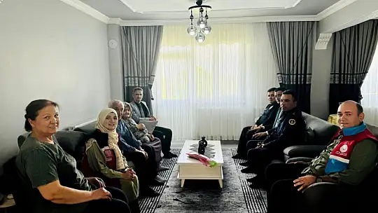Kaymakam Kaya'dan şehitlerin annelerine anlamlı ziyaret
