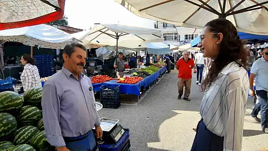 Kaymakam pazar alışverişine çıktı, vatandaşla yakından ilgilendi