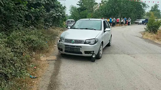 Kaza sonrası kanala düşen araçtaki 2 kişi yaralandı