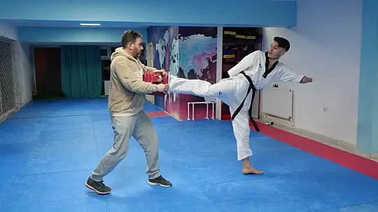 Kazada kollarını kaybetti, taekwondoyla hayata yeniden bağlandı