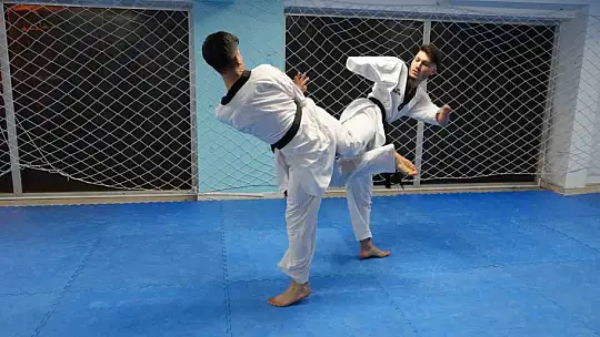 Kazada kollarını kaybetti, taekwondoyla hayata yeniden bağlandı