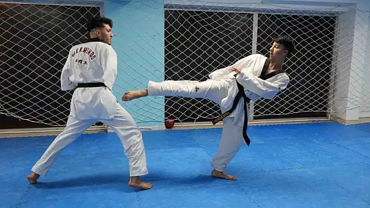 Kazada kollarını kaybetti, taekwondoyla hayata yeniden bağlandı