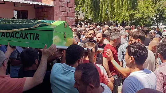 Kazada ölen 11 yaşındaki Enes Çağlayan, toprağa verildi