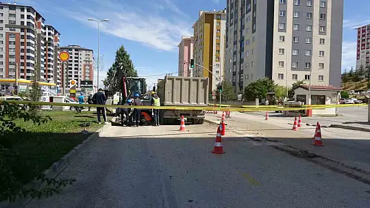 Kazı sırasında patlayan doğalgaz borusu büyük paniğe yol açtı