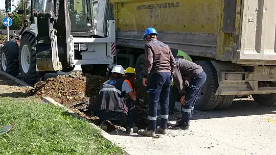 Kazı sırasında patlayan doğalgaz borusu büyük paniğe yol açtı