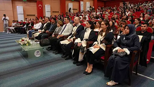 KBÜ'de fizyoterapi öğrencileri beyaz önlüklerini giydi
