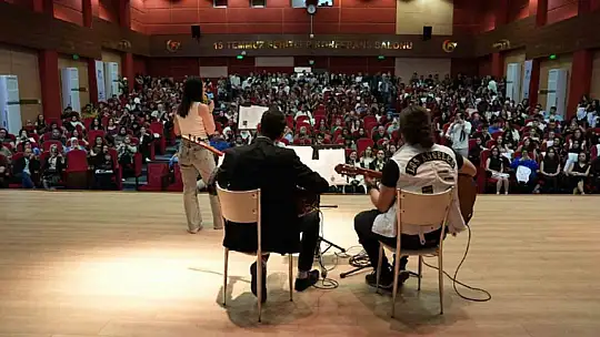 KBÜ'de fizyoterapi öğrencileri beyaz önlüklerini giydi