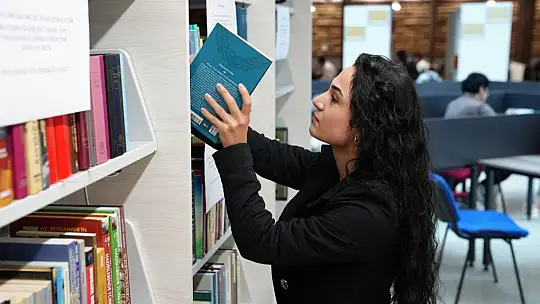 KBÜ Rektörü Kırışık'tan Kamil Güleç Kütüphanesi'ne 600 kitaplık bağış