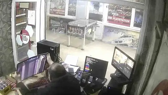 Kedinin oyun heyecanı pahalıya patladı