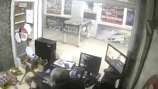 Kedinin oyun heyecanı pahalıya patladı