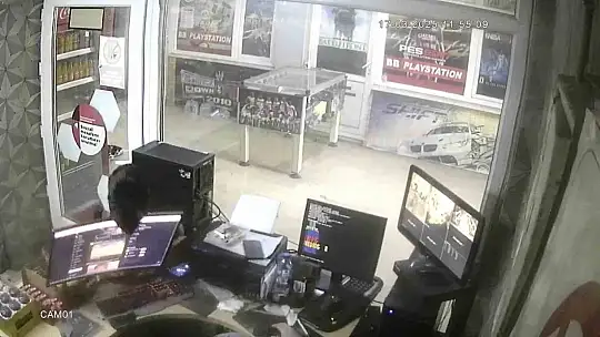 Kedinin oyun heyecanı pahalıya patladı