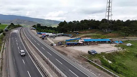 Kemikli Rampaları'ndaki barakalar hem trafik güvenliğini tehdit ediyor hem de mesire alanını engelliyor