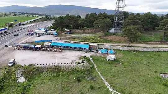 Kemikli Rampaları'ndaki barakalar hem trafik güvenliğini tehdit ediyor hem de mesire alanını engelliyor