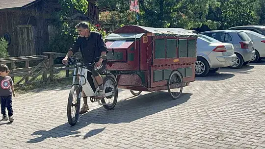 Kendi yaptığı karavan ile dünya turuna çıktı
