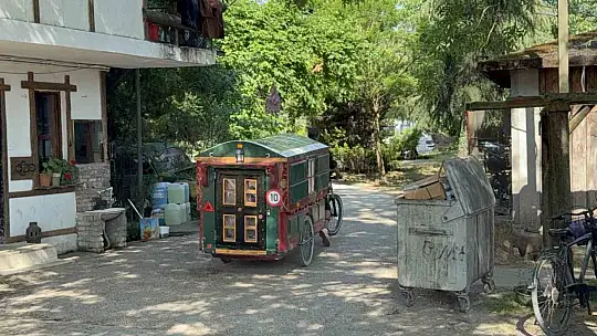 Kendi yaptığı karavan ile dünya turuna çıktı