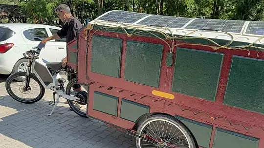 Kendi yaptığı karavan ile dünya turuna çıktı