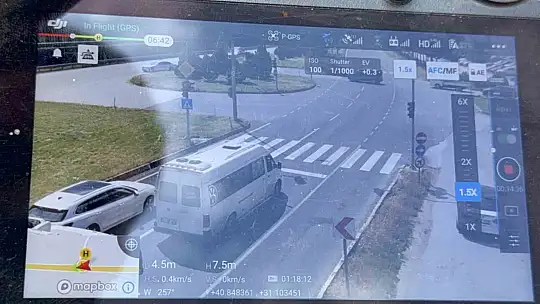 Kırmızı ışıkta geçenler havadan yakalandı