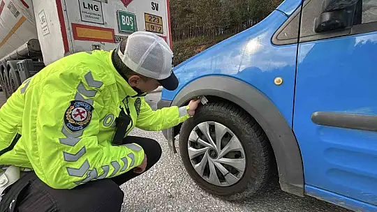 Kış lastiği olmayana Bolu Dağı'ndan geçit yok