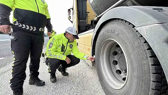 Kış lastiği olmayana Bolu Dağı'ndan geçit yok
