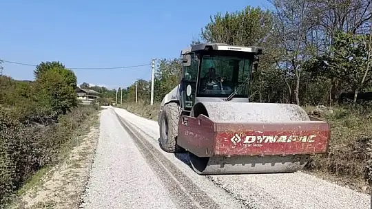 Kış öncesi köy yollarında yoğun çalışma