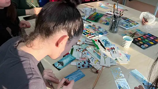 Kitap ayraçlarını kendileri yapıyor