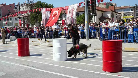 Komandolardan hayran bırakan Zafer Bayramı gösterisi