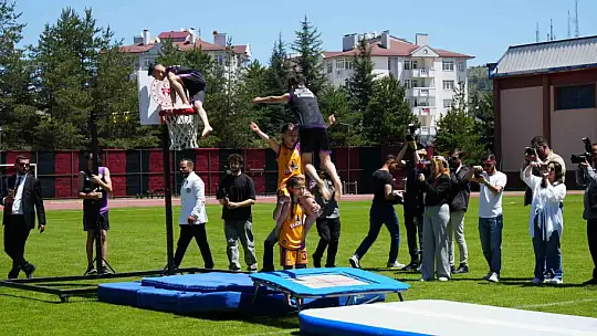 Komandoların 19 Mayıs gösterisi ile hayran bıraktı