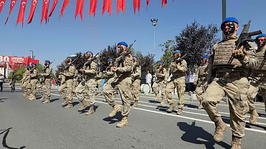 Komandoların gösterisi coşkuyla izlendi