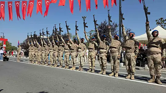 Komandoların gösterisi coşkuyla izlendi