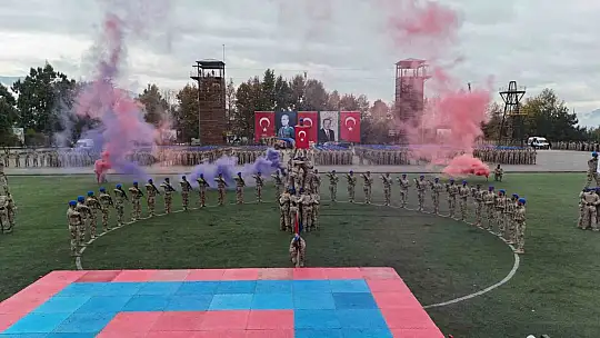 Komandoların gösterisi mest etti