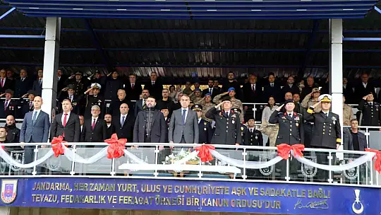 Komandoların gösterisi mest etti