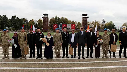 Komandoların gösterisi mest etti