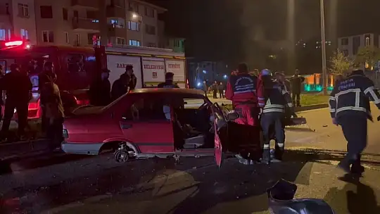 Elektrik direğine çarptı: 1 yaralı