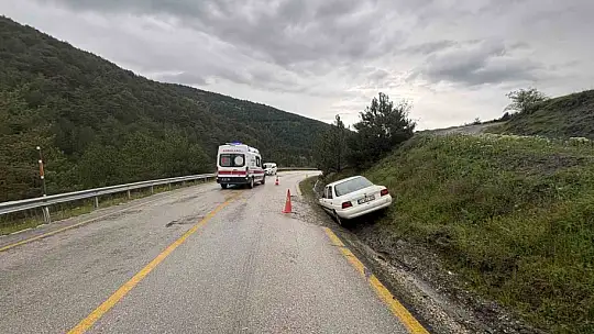 Kontrolden çıkan otomobil şarampole çarptı: 3 yaralı