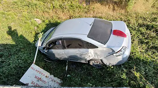 Kontrolden çıkan otomobil tarlaya uçtu 1 kişi yaralandı