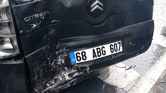 Kontrolden çıkan tır, kırmızı ışıkta bekleyen 3 araca çarptı: Kaza anı kamerada