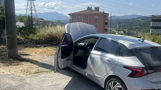 Kopan elektrik telleri otları, otlarda aracı yaktı