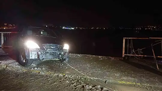 Nehre düşmekten son anda kurtuldu