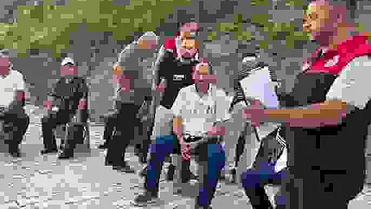 Köy köy gezip vatandaşları bilgilendiriyorlar